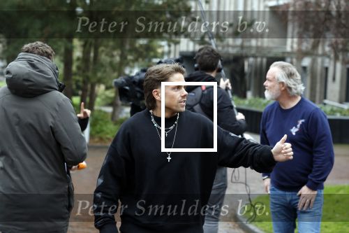 Hilversum 6 april 2023
Andre Hazes verlaat het pand van talpa/radio538 met Djarno Hofland Riccardo Klaverdijk Jaap Hilhorst en documentairemaakster Cheeru Mampaey.
Hij staat Aran Bade van RTL Boulevard te woord.