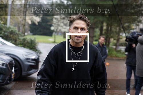 Hilversum 6 april 2023
Andre Hazes verlaat het pand van talpa/radio538 met Djarno Hofland Riccardo Klaverdijk Jaap Hilhorst en documentairemaakster Cheeru Mampaey.
Hij staat Aran Bade van RTL Boulevard te woord.