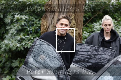 Hilversum 6 april 2023
Andre Hazes verlaat het pand van talpa/radio538 met Djarno Hofland Riccardo Klaverdijk Jaap Hilhorst en documentairemaakster Cheeru Mampaey.
Hij staat Aran Bade van RTL Boulevard te woord.