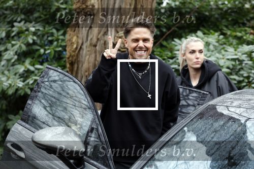 Hilversum 6 april 2023
Andre Hazes verlaat het pand van talpa/radio538 met Djarno Hofland Riccardo Klaverdijk Jaap Hilhorst en documentairemaakster Cheeru Mampaey.
Hij staat Aran Bade van RTL Boulevard te woord.
