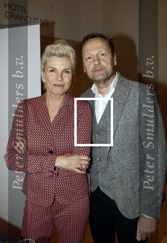 Zeist 26 maart 2023
Hans Kazan viert zijn 70e verjaardag en presenteert zijn boek. Ook krijgt hij een koninklijke onderscheiding in het Figi Theater/Hotel. Anita Witzier met haar man Michel Nillisen