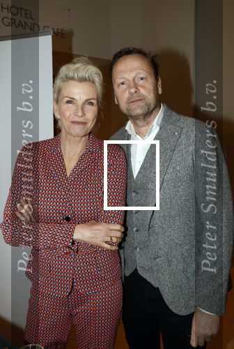 Zeist 26 maart 2023
Hans Kazan viert zijn 70e verjaardag en presenteert zijn boek. Ook krijgt hij een koninklijke onderscheiding in het Figi Theater/Hotel. Anita Witzier met haar man Michel Nillisen