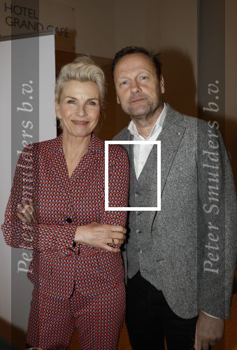 Zeist 26 maart 2023
Hans Kazan viert zijn 70e verjaardag en presenteert zijn boek. Ook krijgt hij een koninklijke onderscheiding in het Figi Theater/Hotel. Anita Witzier met haar man Michel Nillisen