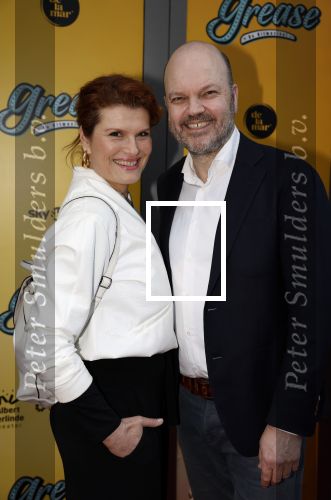 Amsterdam 3 april 2023
Premiere Grease in het DeLaMar theater.
Anouk v Nes met partner