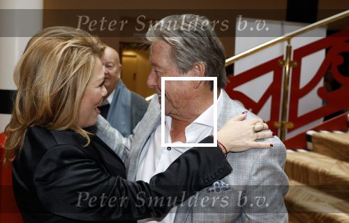 Zeist 26 maart 2023
Hans Kazan viert zijn 70e verjaardag en presenteert zijn boek. Ook krijgt hij een koninklijke onderscheiding in het Figi Theater/Hotel.Antje Monteiro en Hans