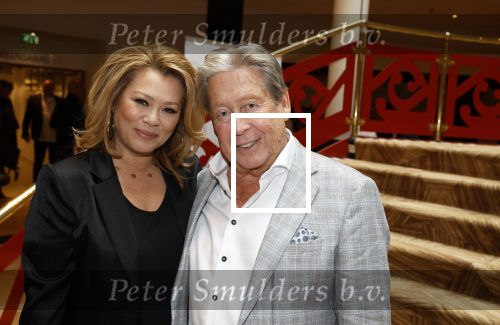 Zeist 26 maart 2023
Hans Kazan viert zijn 70e verjaardag en presenteert zijn boek. Ook krijgt hij een koninklijke onderscheiding in het Figi Theater/Hotel.Antje Monteiro en Hans