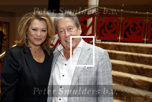 Zeist 26 maart 2023
Hans Kazan viert zijn 70e verjaardag en presenteert zijn boek. Ook krijgt hij een koninklijke onderscheiding in het Figi Theater/Hotel.Antje Monteiro en Hans