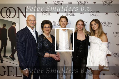 Amsterdam 16 april 2023
Premiere Antoon ( Tijn Verkerk) in Eye Amsterdam.
Antoon metr vader zussen en oma