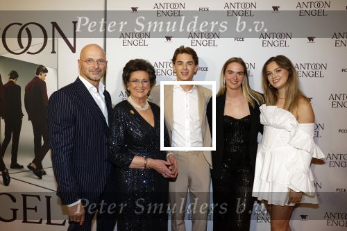 Amsterdam 16 april 2023
Premiere Antoon ( Tijn Verkerk) in Eye Amsterdam.
Antoon metr vader zussen en oma