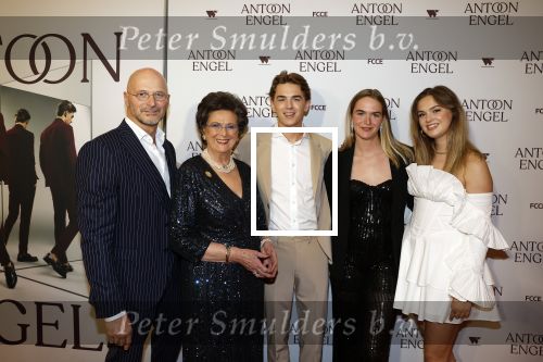 Amsterdam 16 april 2023
Premiere Antoon ( Tijn Verkerk) in Eye Amsterdam.
Antoon metr vader zussen en oma
