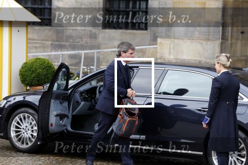 Amsterdam 12 april 2023
Staatsbezoek Macron aan Nederland .  Ook zijn vrouw Brigitte was aanwezig alsmeder Koning Willem Alexander en Koningin Maxima . Hier verlaten ze paleis op de Dam. Arnold de Chauffeur van Maxima