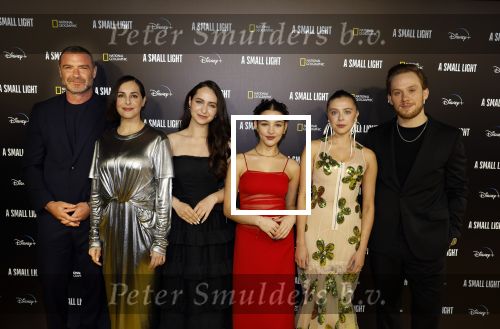 Amsterdam 17 april  2023
Premiere a small light in Tuschinski.
Cast met  Liev Schreiber Bel Powley Joe Cole Amira Casar Billie Boullet en Ashley Brooke
