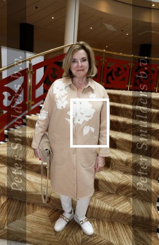 Zeist 26 maart 2023
Hans Kazan viert zijn 70e verjaardag en presenteert zijn boek. Ook krijgt hij een koninklijke onderscheiding in het Figi Theater/Hotel. 
Catherine Keyl