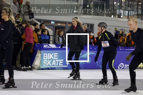 Heerenveen 19 maart 2023
De hollandse 100 in Thialf.  Naomi v d Zwaan en Cheeru Mampaey