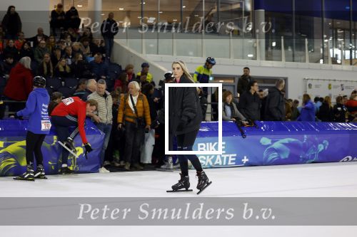 Heerenveen 19 maart 2023
De hollandse 100 in Thialf.  Naomi v d Zwaan en Cheeru Mampaey