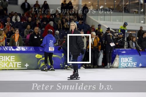 Heerenveen 19 maart 2023
De hollandse 100 in Thialf.  Naomi v d Zwaan en Cheeru Mampaey
