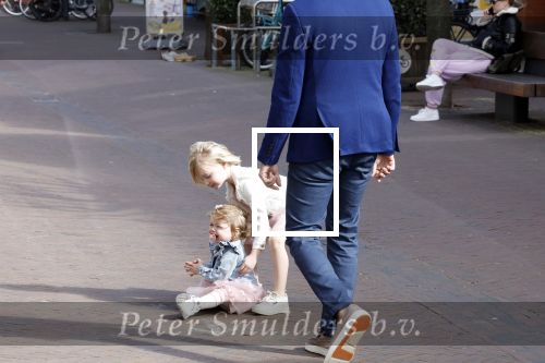 Noordwijk 30 maart 2023
Boekpresentatie Maxime Meiland in de winkel van haar zus Montana.
Verder Aanwezig Martien Meiland Erica Meiland en haar man Leroy Molkenboer en hun kinderen Claire en Vive. Ook de schrijver van het boek Jan Dijkgraaf.