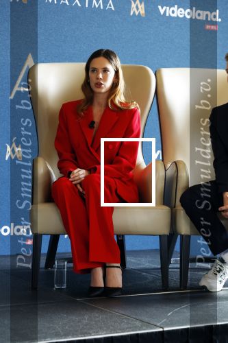 Amsterdam 16 maart 2023
Presentatie serie over koningin Maxima die Videoland uit gaat zenden.
Presentatie was in het Amstel Hotel . Martijn lakemeier Gaat Koning Willem Alexander spelen en de Argentijnse actrice Delfina Chaves speelt Koningin Maxima . Daphne Bunskoek presenteerde het.
Ook Peter v d Vorst en Rachel van Bommel (producente) waren ook aanwezig.