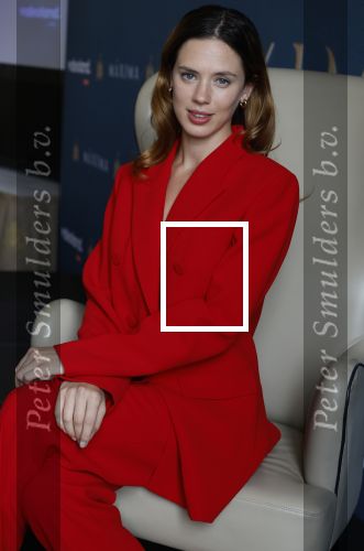 Amsterdam 16 maart 2023
Presentatie serie over koningin Maxima die Videoland uit gaat zenden.
Presentatie was in het Amstel Hotel . Martijn lakemeier Gaat Koning Willem Alexander spelen en de Argentijnse actrice Delfina Chaves speelt Koningin Maxima . Daphne Bunskoek presenteerde het.
Ook Peter v d Vorst en Rachel van Bommel (producente) waren ook aanwezig.