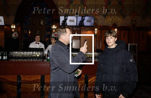 Amsterdam 29 maart 2023
Premiere Docu Max Verstappen in Tuschinski  die uitgezonden gaat worden op Viaplay.
Dennis v d Geest met zijn zoon