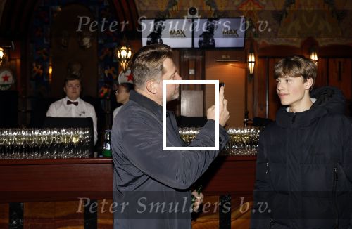 Amsterdam 29 maart 2023
Premiere Docu Max Verstappen in Tuschinski  die uitgezonden gaat worden op Viaplay.
Dennis v d Geest met zijn zoon