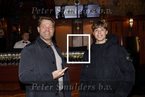 Amsterdam 29 maart 2023
Premiere Docu Max Verstappen in Tuschinski  die uitgezonden gaat worden op Viaplay.
Dennis v d Geest met zijn zoon