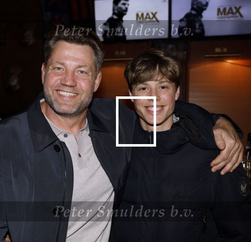 Amsterdam 29 maart 2023
Premiere Docu Max Verstappen in Tuschinski  die uitgezonden gaat worden op Viaplay.
Dennis v d Geest met zijn zoon