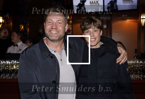 Amsterdam 29 maart 2023
Premiere Docu Max Verstappen in Tuschinski  die uitgezonden gaat worden op Viaplay.
Dennis v d Geest met zijn zoon
