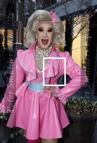 Amsterdam 23 maart 2023
Opening nieuwe Eichholtz winkel op de PC Hooftstraat in Amsterdam.
Dragqueen