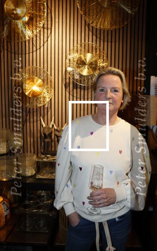 Noordwijk 30 maart 2023
Boekpresentatie Maxime Meiland in de winkel van haar zus Montana.
Verder Aanwezig Martien Meiland Erica Meiland en haar man Leroy Molkenboer en hun kinderen Claire en Vive. Ook de schrijver van het boek Jan Dijkgraaf.