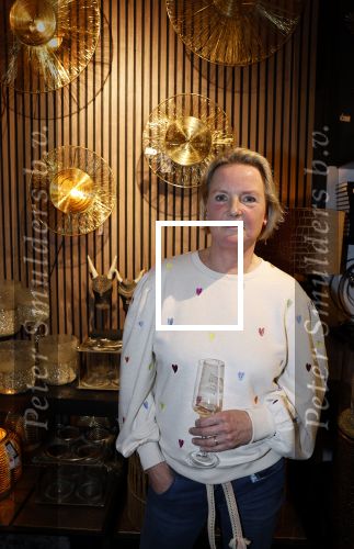 Noordwijk 30 maart 2023
Boekpresentatie Maxime Meiland in de winkel van haar zus Montana.
Verder Aanwezig Martien Meiland Erica Meiland en haar man Leroy Molkenboer en hun kinderen Claire en Vive. Ook de schrijver van het boek Jan Dijkgraaf.