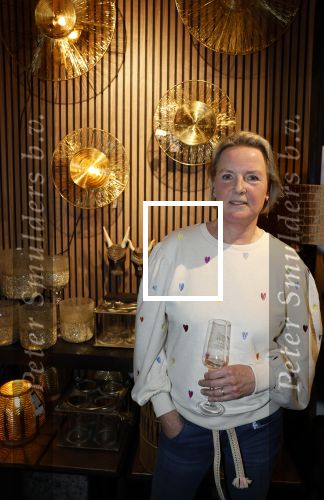 Noordwijk 30 maart 2023
Boekpresentatie Maxime Meiland in de winkel van haar zus Montana.
Verder Aanwezig Martien Meiland Erica Meiland en haar man Leroy Molkenboer en hun kinderen Claire en Vive. Ook de schrijver van het boek Jan Dijkgraaf.