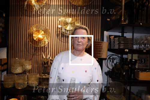 Noordwijk 30 maart 2023
Boekpresentatie Maxime Meiland in de winkel van haar zus Montana.
Verder Aanwezig Martien Meiland Erica Meiland en haar man Leroy Molkenboer en hun kinderen Claire en Vive. Ook de schrijver van het boek Jan Dijkgraaf.