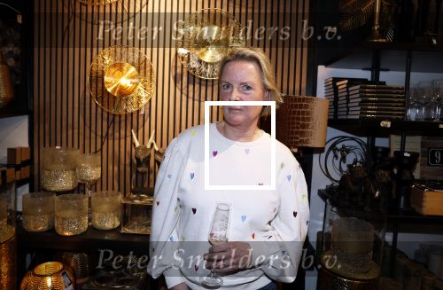Noordwijk 30 maart 2023
Boekpresentatie Maxime Meiland in de winkel van haar zus Montana.
Verder Aanwezig Martien Meiland Erica Meiland en haar man Leroy Molkenboer en hun kinderen Claire en Vive. Ook de schrijver van het boek Jan Dijkgraaf.