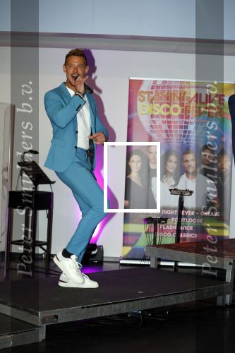 Utrecht 18 april 2023
Presentatie Staying alive disco feaver met oa Ferry Doedens Esmee Dekker Nigel Brown Judith v d Wijst Martijn Vogel en Linda Verstraten. Hans Cornelisse is de producent.