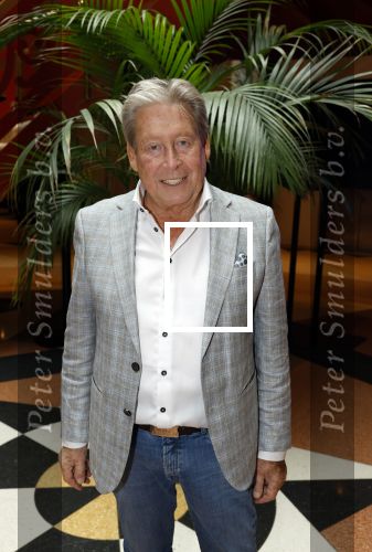 Zeist 26 maart 2023
Hans Kazan viert zijn 70e verjaardag en presenteert zijn boek. Ook krijgt hij een koninklijke onderscheiding in het Figi Theater/Hotel.