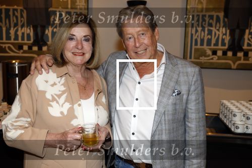 Zeist 26 maart 2023
Hans Kazan viert zijn 70e verjaardag en presenteert zijn boek. Ook krijgt hij een koninklijke onderscheiding in het Figi Theater/Hotel. Hans Kazan en Catharine Keyl