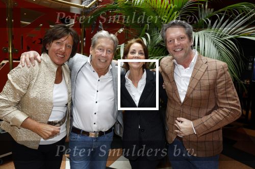 Zeist 26 maart 2023
Hans Kazan viert zijn 70e verjaardag en presenteert zijn boek. Ook krijgt hij een koninklijke onderscheiding in het Figi Theater/Hotel. Hans en Wendy Kazan met Guido den Aantrekker en Tiffany Curry