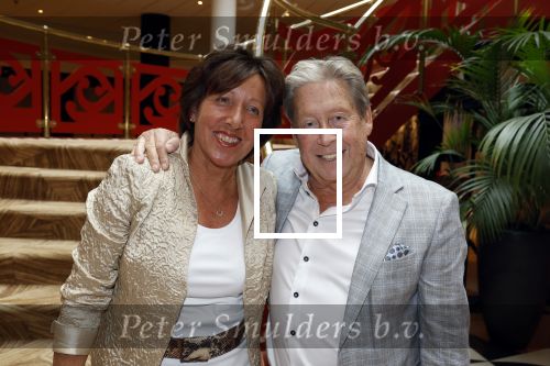 Zeist 26 maart 2023
Hans Kazan viert zijn 70e verjaardag en presenteert zijn boek. Ook krijgt hij een koninklijke onderscheiding in het Figi Theater/Hotel. Ook zijn vrouw Wendy is er natuurlijk bij. Hans Klok