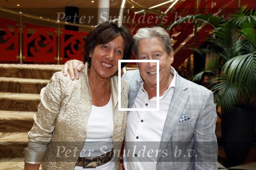 Zeist 26 maart 2023
Hans Kazan viert zijn 70e verjaardag en presenteert zijn boek. Ook krijgt hij een koninklijke onderscheiding in het Figi Theater/Hotel. Ook zijn vrouw Wendy is er natuurlijk bij. Hans Klok