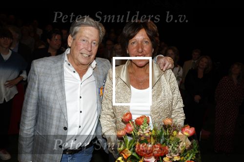 Zeist 26 maart 2023
Hans Kazan viert zijn 70e verjaardag en presenteert zijn boek. Ook krijgt hij een koninklijke onderscheiding in het Figi Theater/Hotel. Ook zijn vrouw Wendy is er natuurlijk bij.