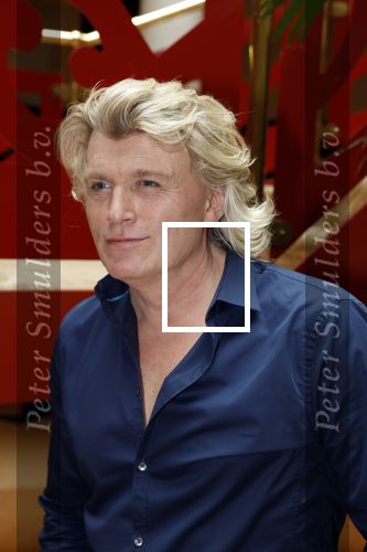 Zeist 26 maart 2023
Hans Kazan viert zijn 70e verjaardag en presenteert zijn boek. Ook krijgt hij een koninklijke onderscheiding in het Figi Theater/Hotel. Ook zijn vrouw Wendy is er natuurlijk bij. Hans Klok