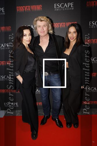 Amsterdam 30 maart 2023
Premiere show forever young in de escape.
Hans Klok met zijn assistentes