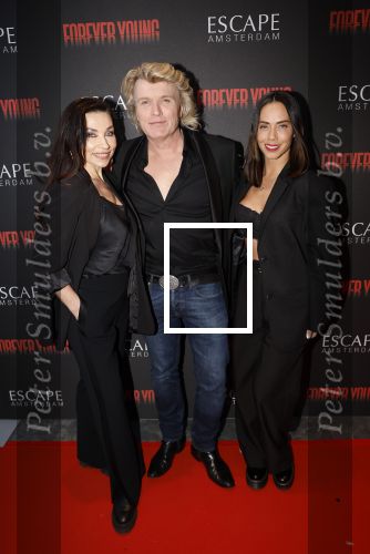 Amsterdam 30 maart 2023
Premiere show forever young in de escape.
Hans Klok met zijn assistentes