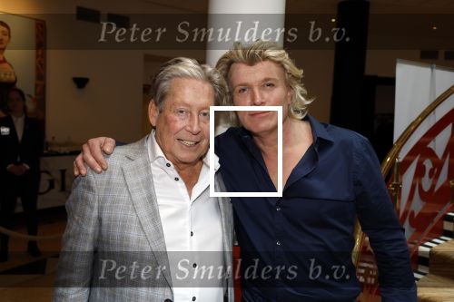 Zeist 26 maart 2023
Hans Kazan viert zijn 70e verjaardag en presenteert zijn boek. Ook krijgt hij een koninklijke onderscheiding in het Figi Theater/Hotel. Ook zijn vrouw Wendy is er natuurlijk bij. Hans Klok