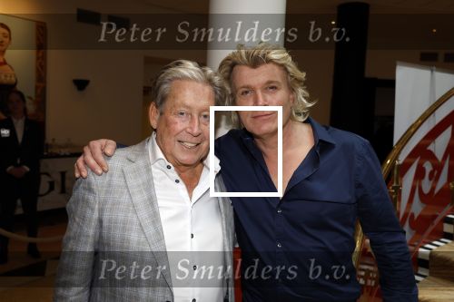 Zeist 26 maart 2023
Hans Kazan viert zijn 70e verjaardag en presenteert zijn boek. Ook krijgt hij een koninklijke onderscheiding in het Figi Theater/Hotel. Ook zijn vrouw Wendy is er natuurlijk bij. Hans Klok