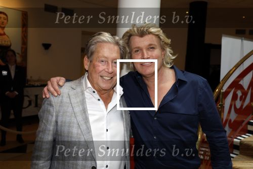 Zeist 26 maart 2023
Hans Kazan viert zijn 70e verjaardag en presenteert zijn boek. Ook krijgt hij een koninklijke onderscheiding in het Figi Theater/Hotel. Ook zijn vrouw Wendy is er natuurlijk bij. Hans Klok
