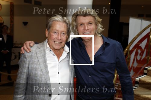 Zeist 26 maart 2023
Hans Kazan viert zijn 70e verjaardag en presenteert zijn boek. Ook krijgt hij een koninklijke onderscheiding in het Figi Theater/Hotel. Ook zijn vrouw Wendy is er natuurlijk bij. Hans Klok