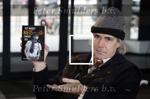 Rotterdam 14 april 2023
Boekpresentatie boek Hans de Booij . Johan Vlemmix reikte het eerste boek uit.
Hans zit in het gips omdat hij nzijn enkel heeft gebroken.
