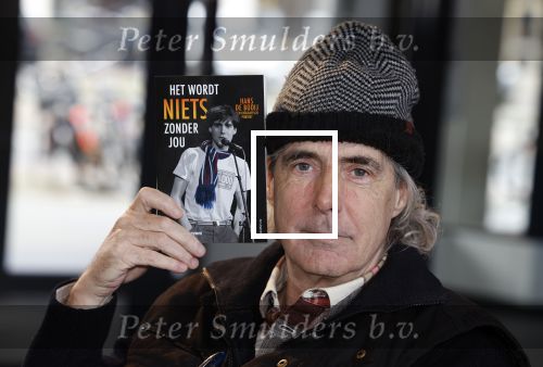 Rotterdam 14 april 2023
Boekpresentatie boek Hans de Booij . Johan Vlemmix reikte het eerste boek uit.
Hans zit in het gips omdat hij nzijn enkel heeft gebroken.